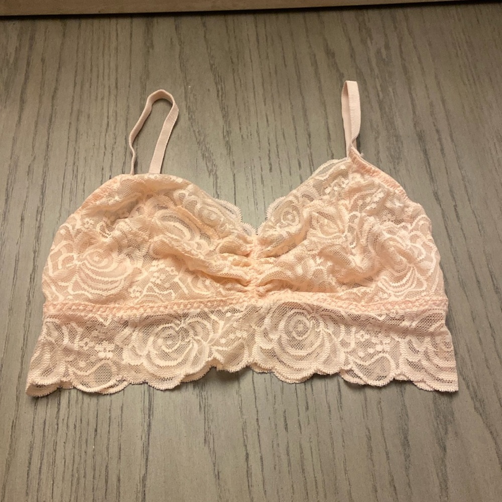 ⭐️Victoria’s Secret Pink  Lace Bralette size medium